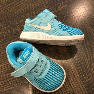 Nike Revolution 4 Kids Sneakers Size 4 (baby)